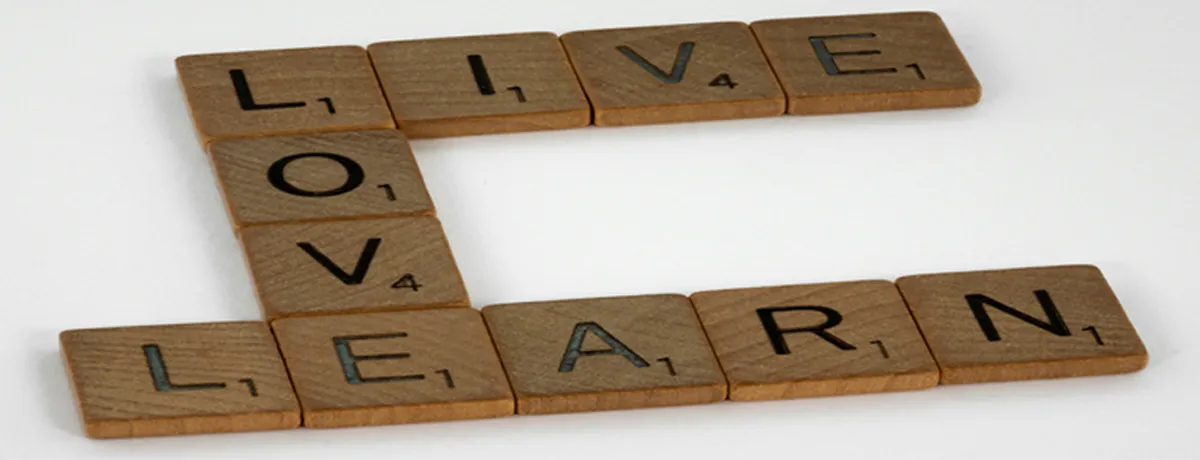 Scrabble "Live Love Learn"... "Leben Lieben Lernen" - Photo von Brett Jordan